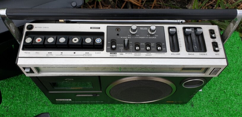 cassette-radio-sony-1980s-big-1