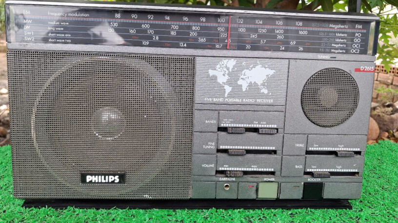 radio-philips-4-band-d2810-big-1