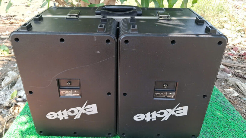 clarion-xc-5500-excite-den-xam-huyen-bi-thiet-ke-gap-doc-dao-big-4