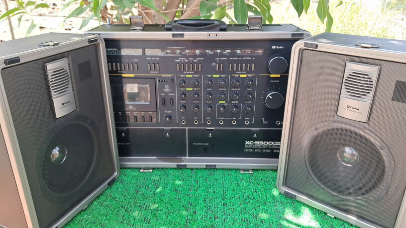 clarion-xc-5500-excite-den-xam-huyen-bi-thiet-ke-gap-doc-dao-big-1