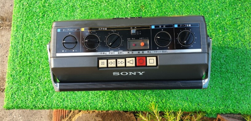 sony-tcm-1390-gon-nhe-than-quen-goi-nho-mot-thoi-cassette-len-ngoi-big-2