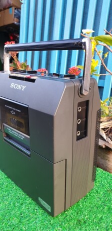 sony-tcm-1390-gon-nhe-than-quen-goi-nho-mot-thoi-cassette-len-ngoi-big-4