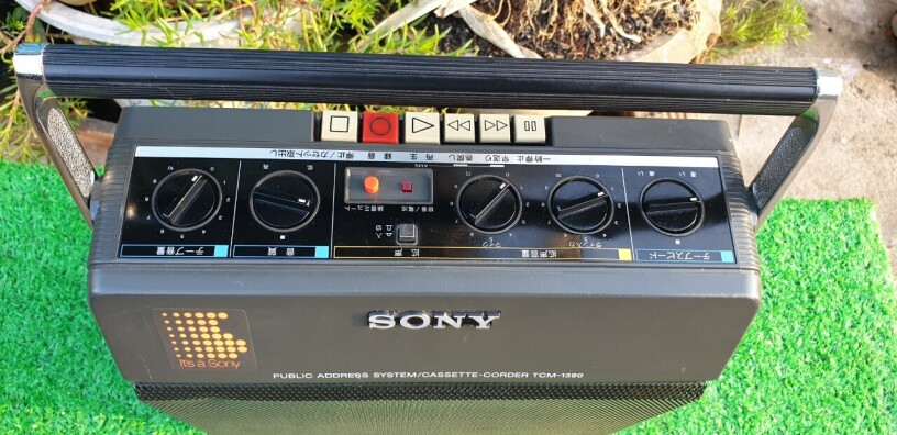 sony-tcm-1390-gon-nhe-than-quen-goi-nho-mot-thoi-cassette-len-ngoi-big-3