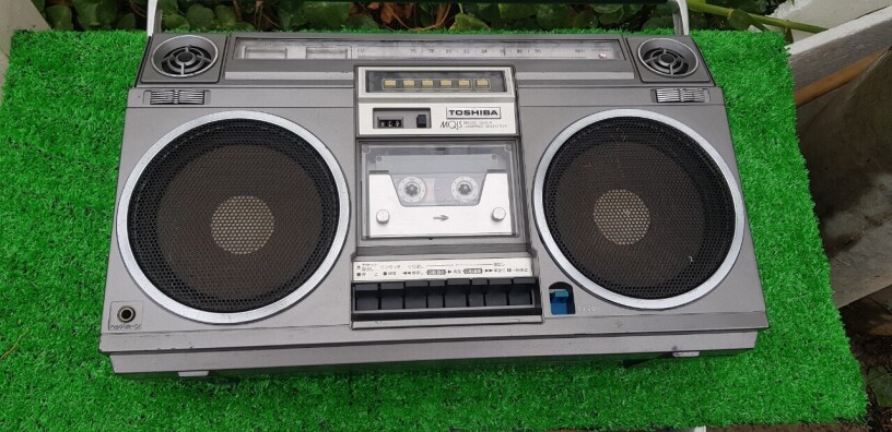 toshiba-rt-8900-dam-chat-hoai-co-mang-am-thanh-xua-tro-lai-big-3