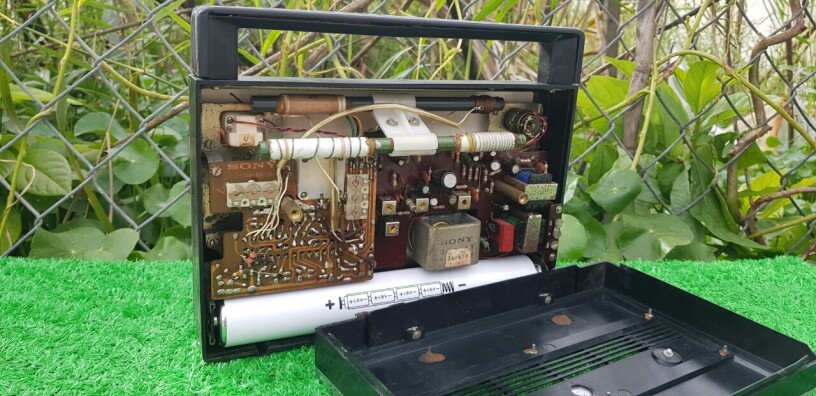 sony-tr-911-radio-co-dien-dam-chat-hoai-niem-big-5