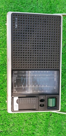 philips-4-band-radio-co-dien-chuan-chau-au-sang-trong-big-7