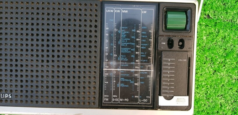 philips-4-band-radio-co-dien-chuan-chau-au-sang-trong-big-0