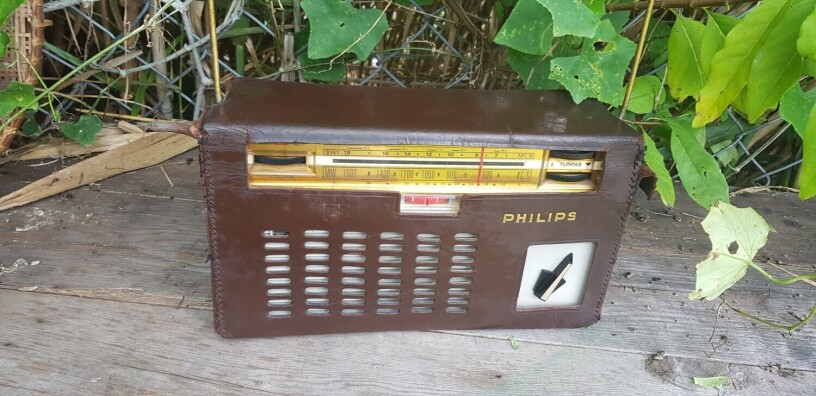 philips-3-band-radio-co-dien-dang-cap-chau-au-big-0