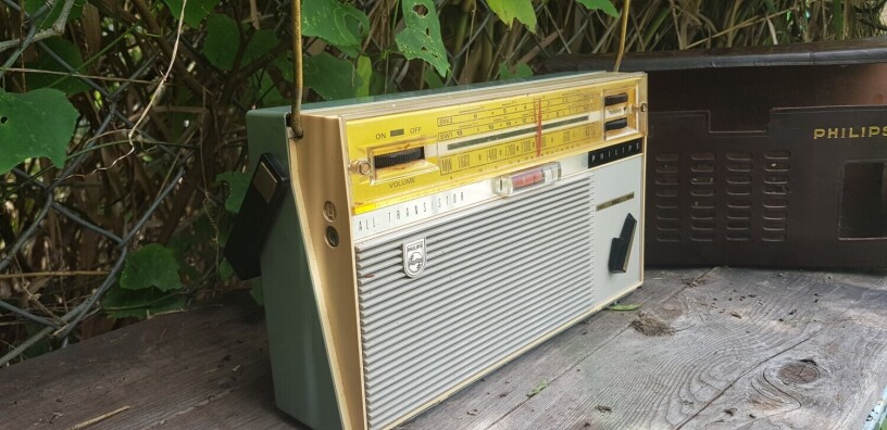 philips-3-band-radio-co-dien-dang-cap-chau-au-big-1