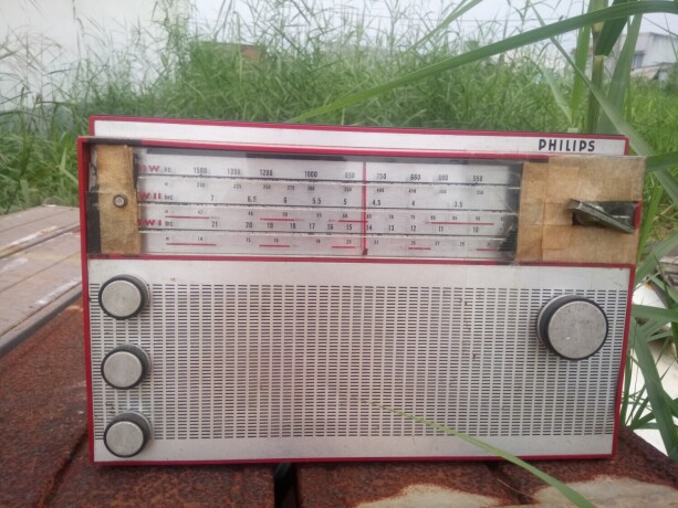 philips-3-band-radio-co-dien-dang-cap-chau-au-big-4