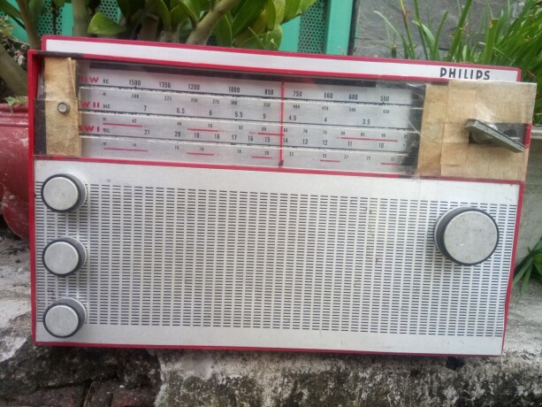 philips-3-band-radio-co-dien-dang-cap-chau-au-big-0