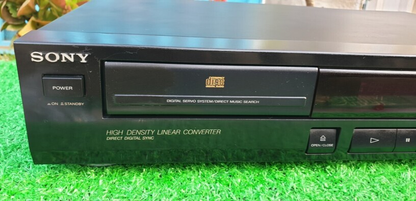 am-thanh-chuan-sony-dau-cd-sony-cpd-497-cho-tieng-trong-sach-sau-big-1