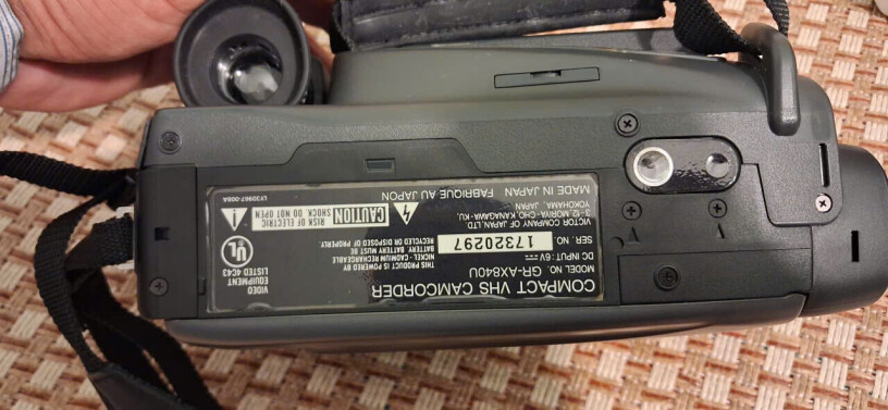 may-quay-bang-compact-vhs-jvc-gr-ax840u-san-xuat-tai-nhat-thap-nien-90-big-1