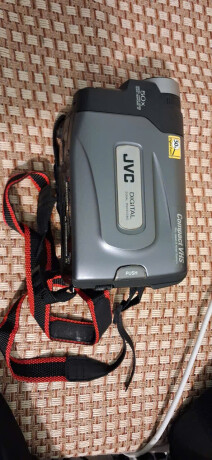 may-quay-bang-compact-vhs-jvc-gr-ax840u-san-xuat-tai-nhat-thap-nien-90-big-6