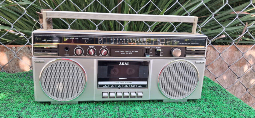 cassette-akai-aj-456-mau-xam-bieu-tuong-am-thanh-thap-nien-90-big-1