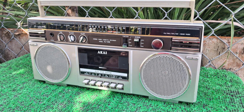 cassette-akai-aj-456-mau-xam-bieu-tuong-am-thanh-thap-nien-90-big-2