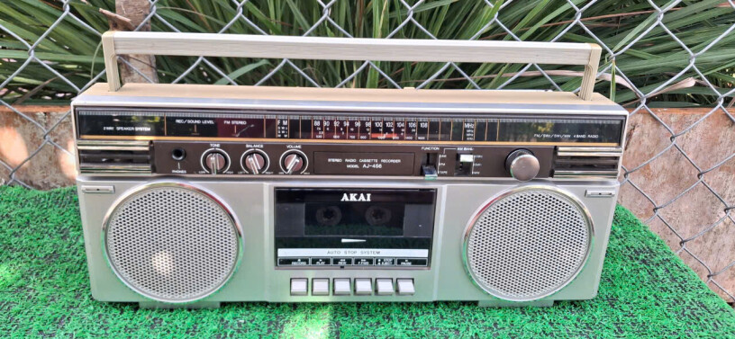 cassette-akai-aj-456-mau-xam-bieu-tuong-am-thanh-thap-nien-90-big-0