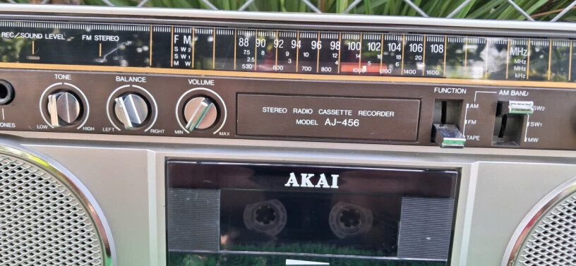 cassette-akai-aj-456-mau-xam-bieu-tuong-am-thanh-thap-nien-90-big-5