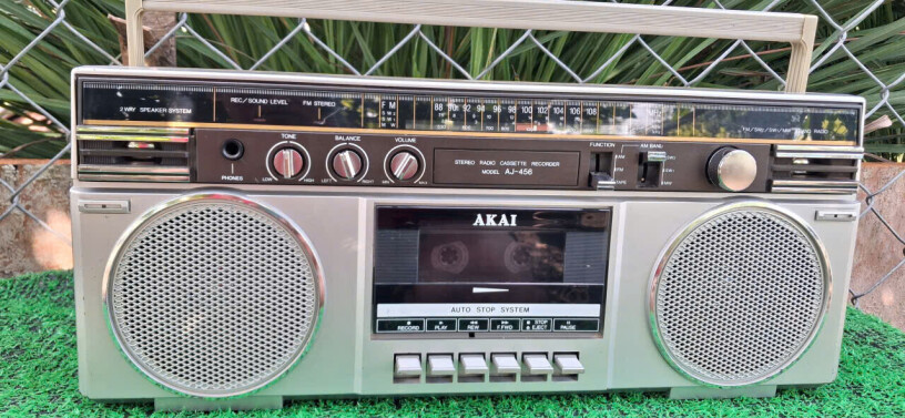 cassette-akai-aj-456-mau-xam-bieu-tuong-am-thanh-thap-nien-90-big-4