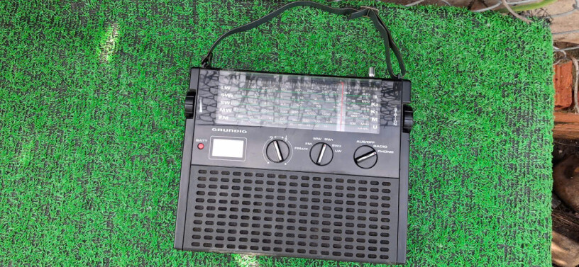 grundig-4-band-radio-co-dien-chuan-chat-duc-big-2