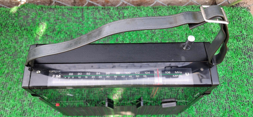 grundig-4-band-radio-co-dien-chuan-chat-duc-big-4