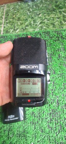 ban-may-ghi-am-zoom-am-thanh-chuan-phong-thu-big-0