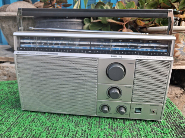 radio-philips-d2604-4-band-radio-fm-108-am-sw-lw-big-1